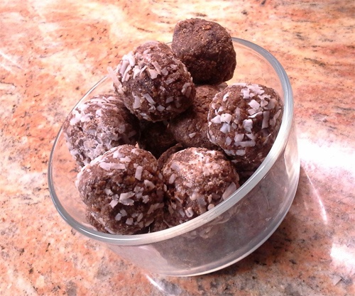 No_Bake_Chocolaty_Coconut_Flax_Chia_Power_Balls