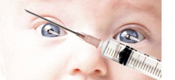 Baby-hypodermic-image-reflected-in-eyes