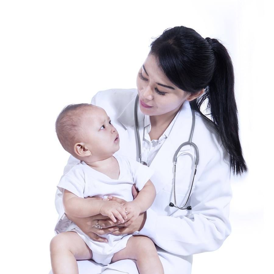 chinese-baby-with-doctor