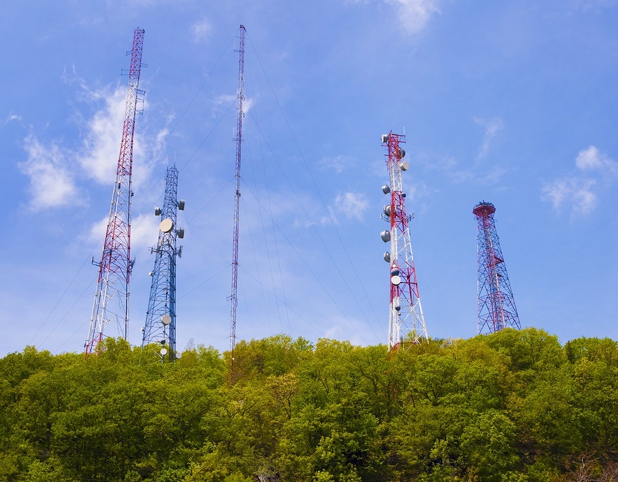 Antenna and cell phone towers