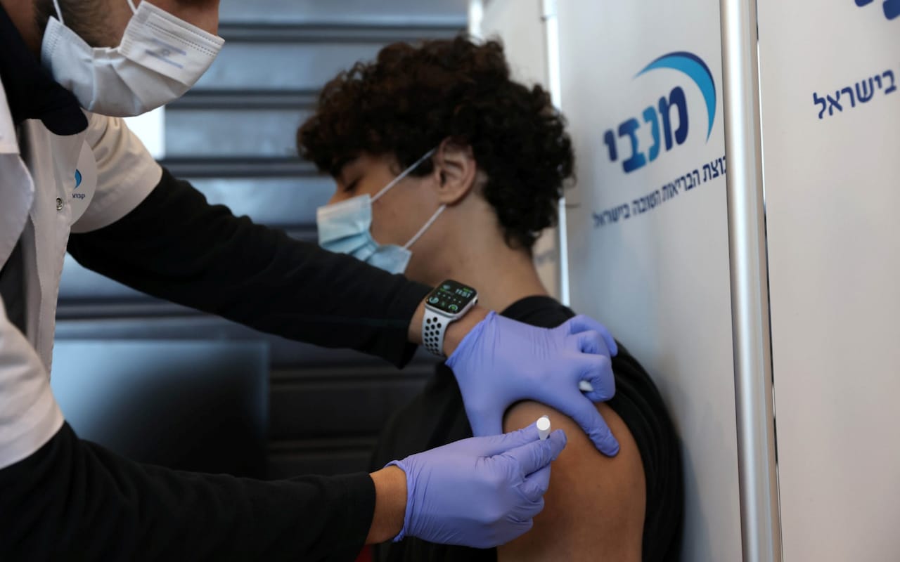 [Image: israeli-teenager-vaccinated.jpeg]